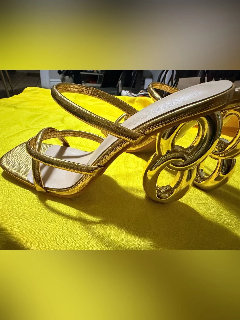 N/A elegant gold